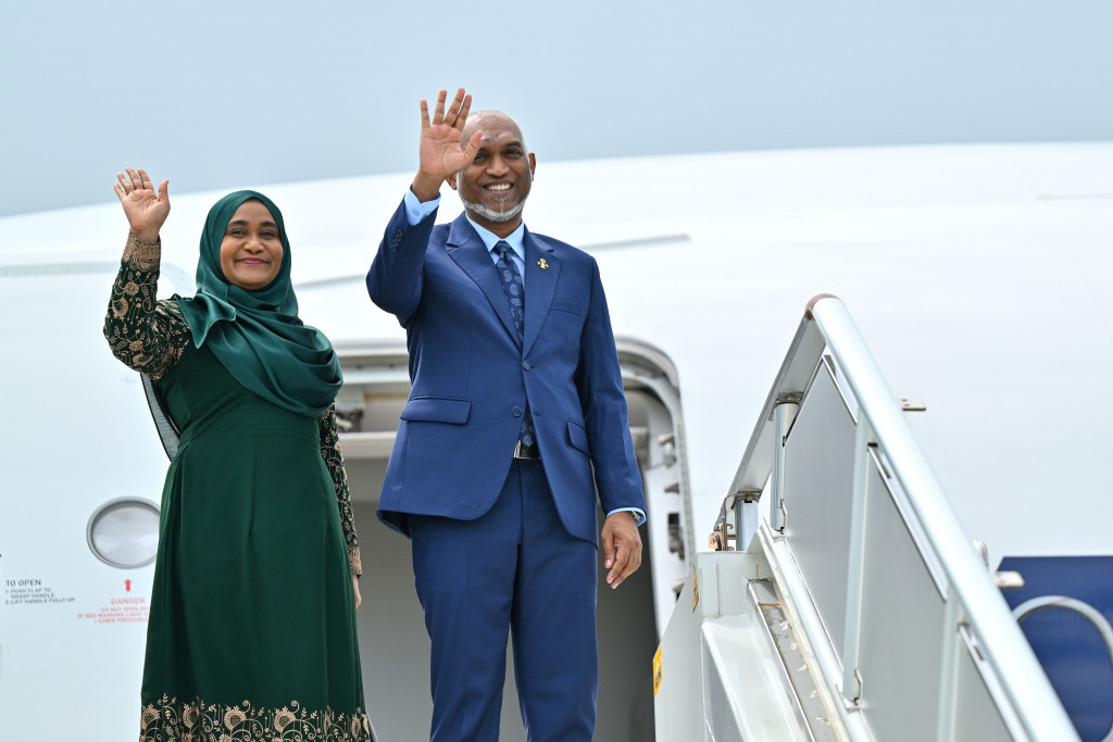 ރައީސުލްޖުމްހޫރިއްޔާ ޑރ. މުހައްމަދު މުއިއްޒު އަދި ފަސްޓް ލޭޑީ މެޑަމް ސާޖިދާ މުހައްމަދު---