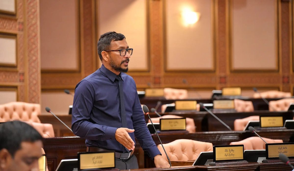 އިނގުރައިދޫ ދާއިރާގެ މެމްބަރު އިބްރާހީމް ފަލާހު (ފޮޓޯ/ ރައްޔިތުންގެ މަޖިލީސް)