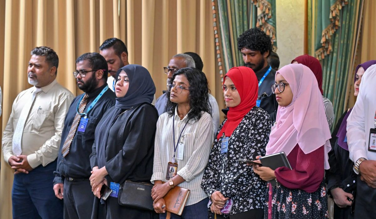 ރައީސް އޮފީހުގައި ބޭއްވި ނޫސްވެރިންގެ ބައްދަލުވުމެއްގެ ތެރެއިން (ފޮޓޯ..ރައީސް އޮފީސް)