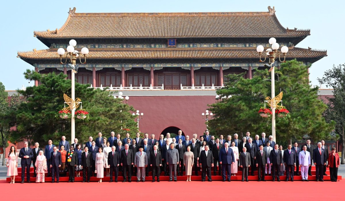 ޗައިނާގެ ވިކްޓްރީ ޑޭ ފާހަގަކުރުމަށް ބޭއްވި ރަސްމިއްޔާތުގައި ރައީސުލްޖުމްހޫރިއްޔާ ބައިވެރިވެވަޑައިގަތުން--- ފޮޓޯ: ރައީސް އޮފީސް