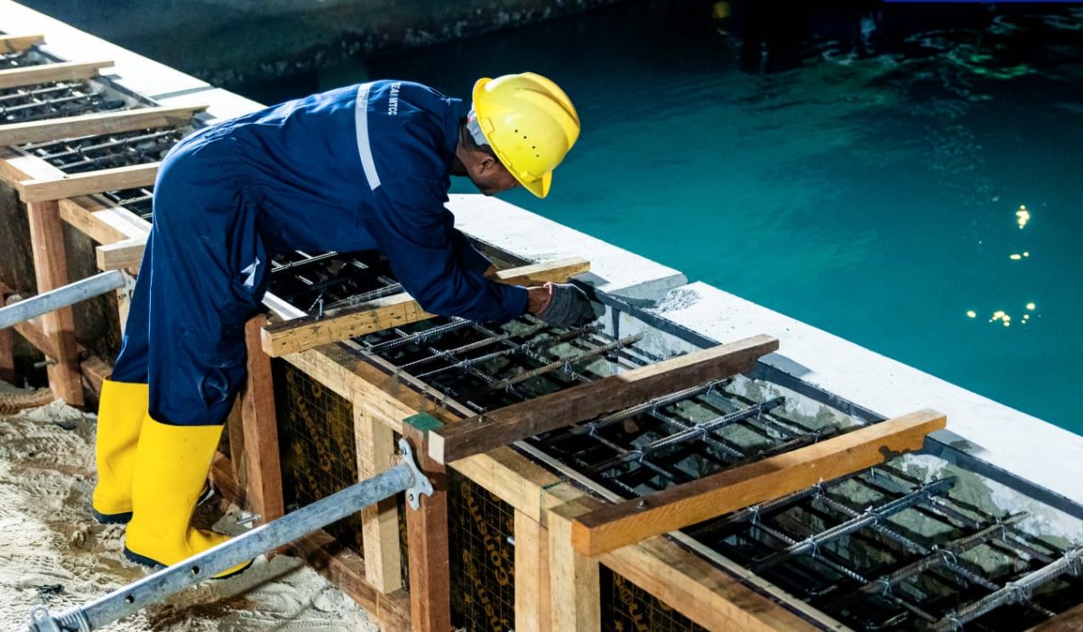 ބޮޑުތަކުރުފާނު މަގު ތަރައްގީކުރުމުގެ މަޝްރޫއުގެ ތެރެއިން (ފޮޓޯ/ ރައީސް އޮފީސް)