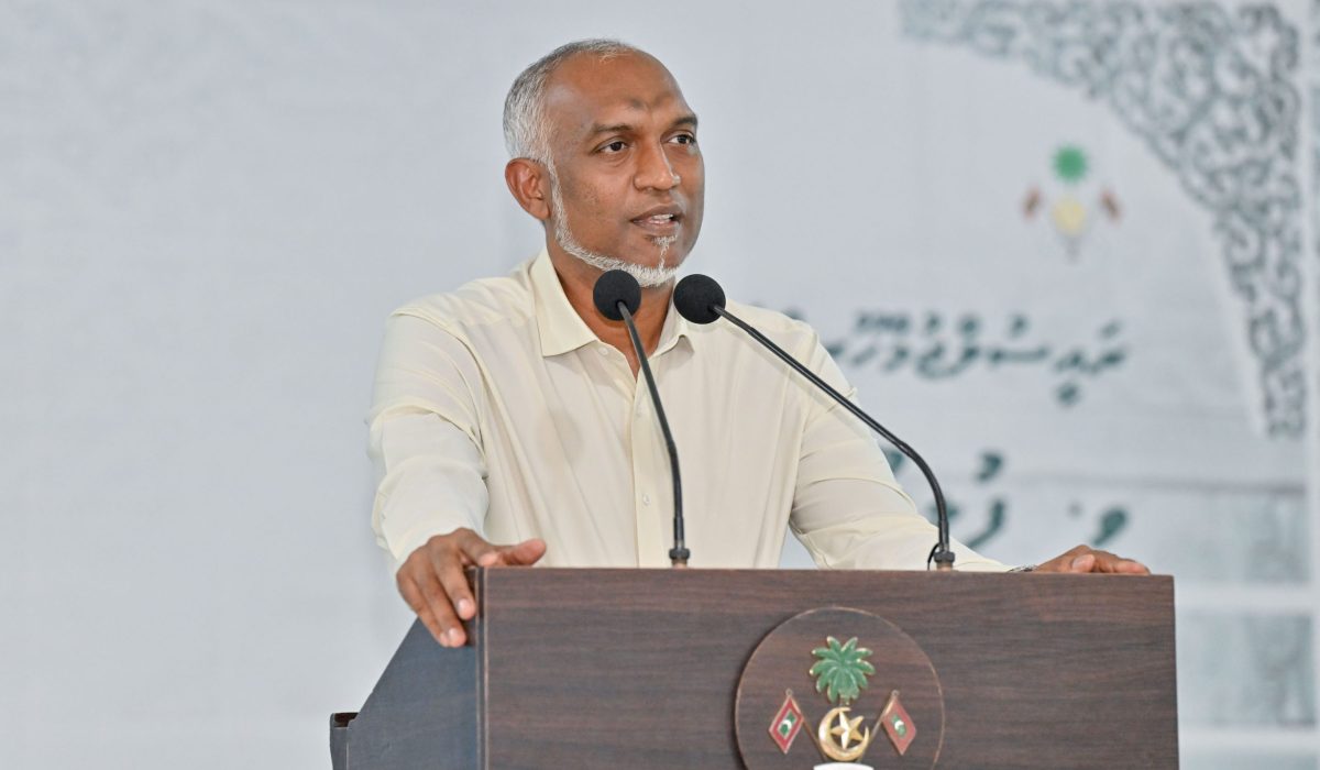 ރައިސުލްޖުމްހޫރިއްޔާ ޑރ. މުހައްމަދު މުއިއްޒު ވ. ފުލިދޫގެ ރައްޔިތުންނާ ބައްދަލުކުރައްވަނީ (ފޮޓ/ ރައީސް އޮފީސް)