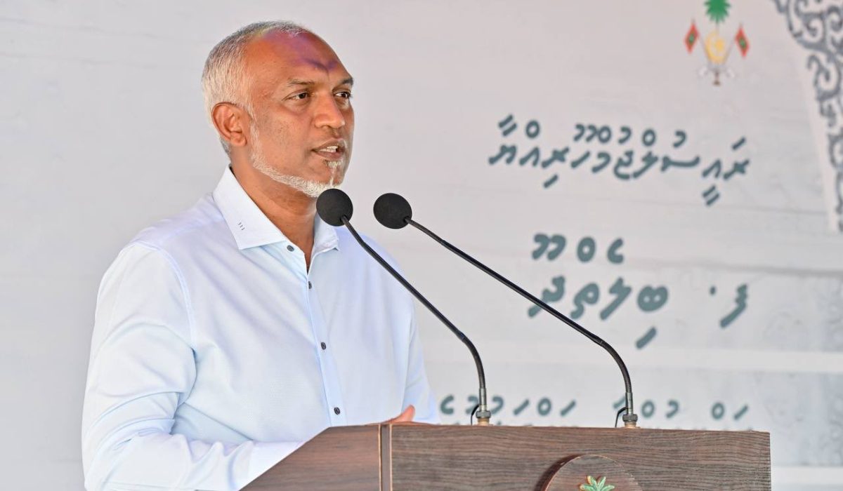 ރައިސުލްޖުމްހޫރިއްޔާ ޑރ. މުހައްމަދު މުއިއްޒު ފ. ބިލެތްދޫގެ ރައްޔިތުންނާ ވާހަކަދައްކަވަނީ (ފޮޓޯ/ ރައީސް އޮފީސް)