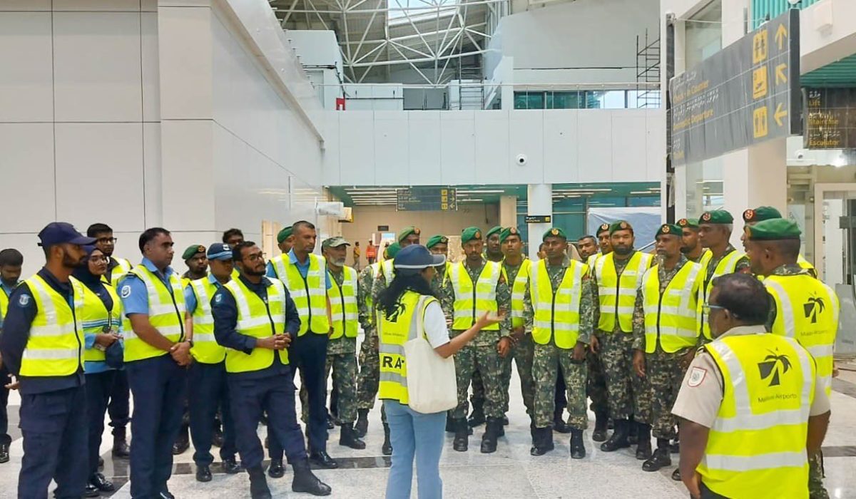 ހަނިމާދޫއެއާޕޯޓުގެ އާ ޓާމިނަލް އެތަނުގައި މަސައްކަތް ކުާރާ މުވައްޒަފުންނަށް ދައްކާލުން