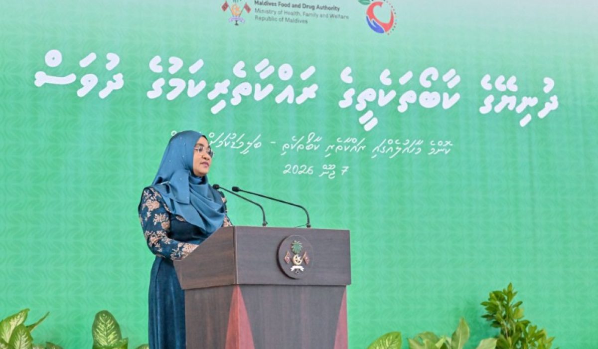 ދުނިޔޭގެ ކާބޯތަކެތީގެ ރައްކާތެރިކަމުގެ ދުވަސް ފ. ނިލަންދޫގައި ބޭއްވި ހަފްލާގައި މެޑަމް ބައިވެރިވަޑައިގަންނަވަނީ--ފޮޓޯ: ރައީސް އޮފީސް