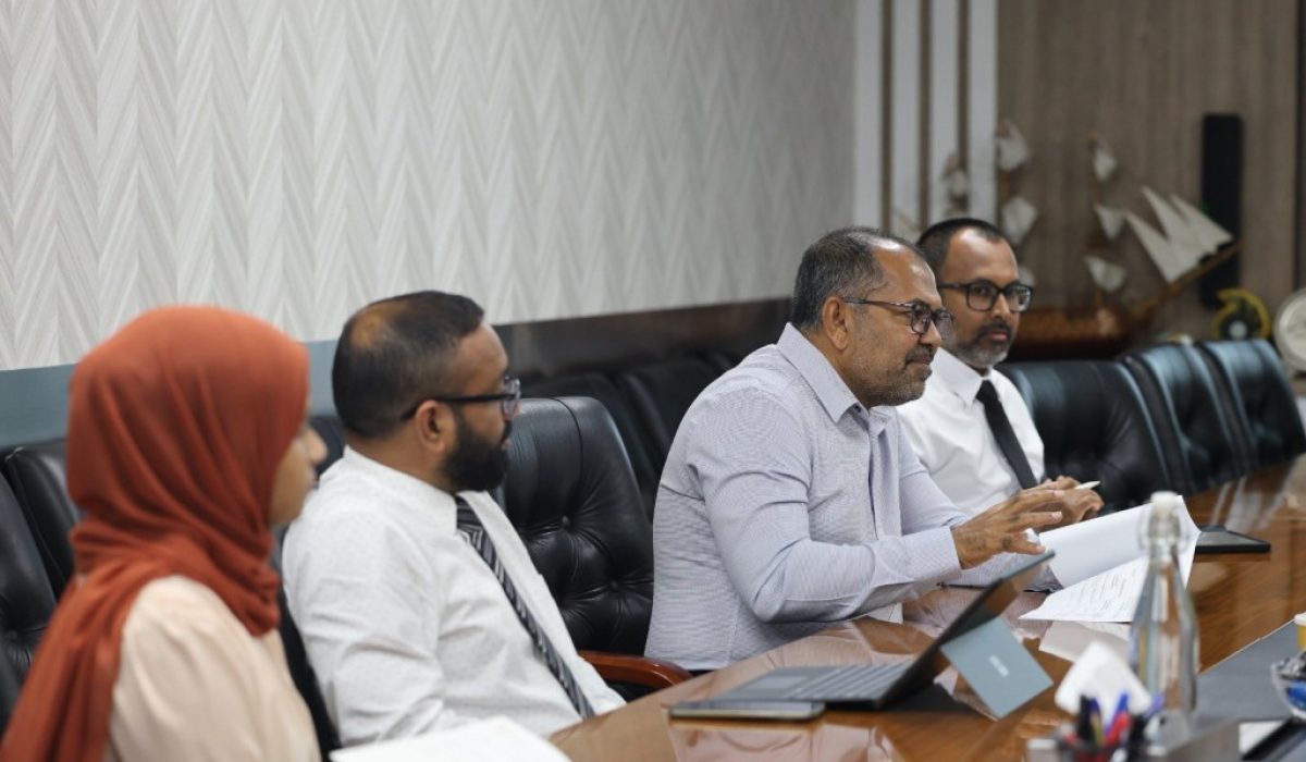 ފިނޭންސް މިނިސްްޓްރީން އިންޑިއާ ހައި ކޮމިޝަނާއެކު ބޭއްވި ބައްދަލުވުމުގެ ތެރެއިން (ފޮޓޯ/ ފިނޭންސް މިނިސްޓްރީ)