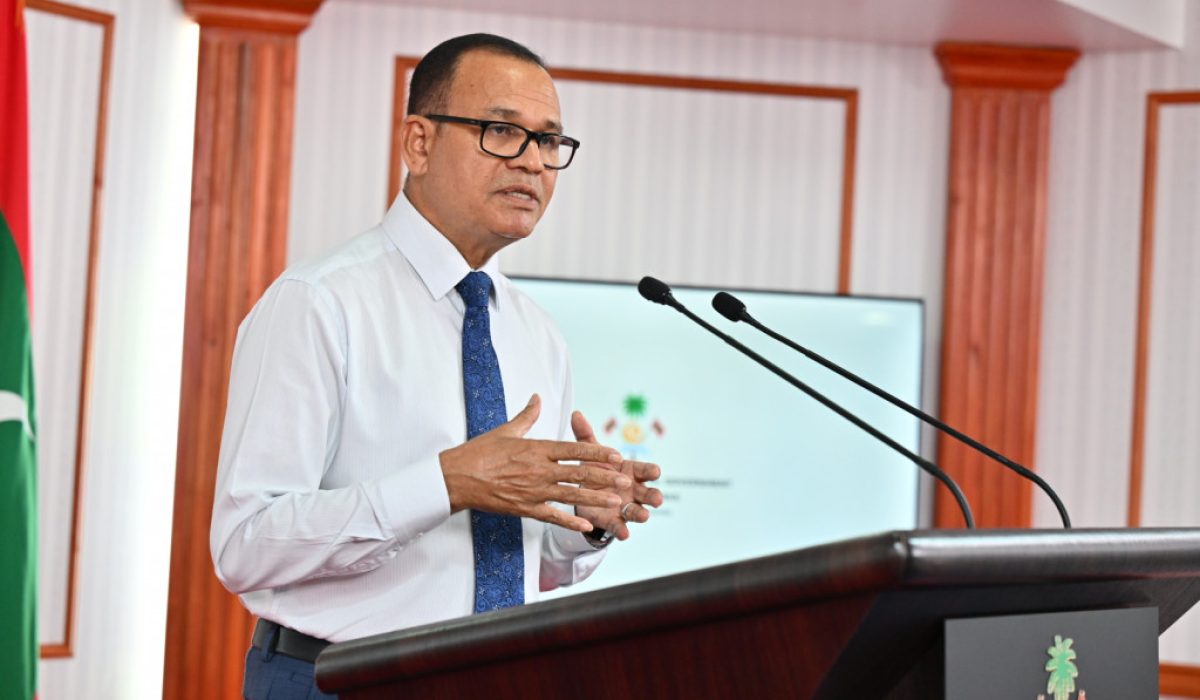 ލޯކަލް ގަވާމެންޓު މިނިސްޓަރު އާދަމް ޝަރީފް