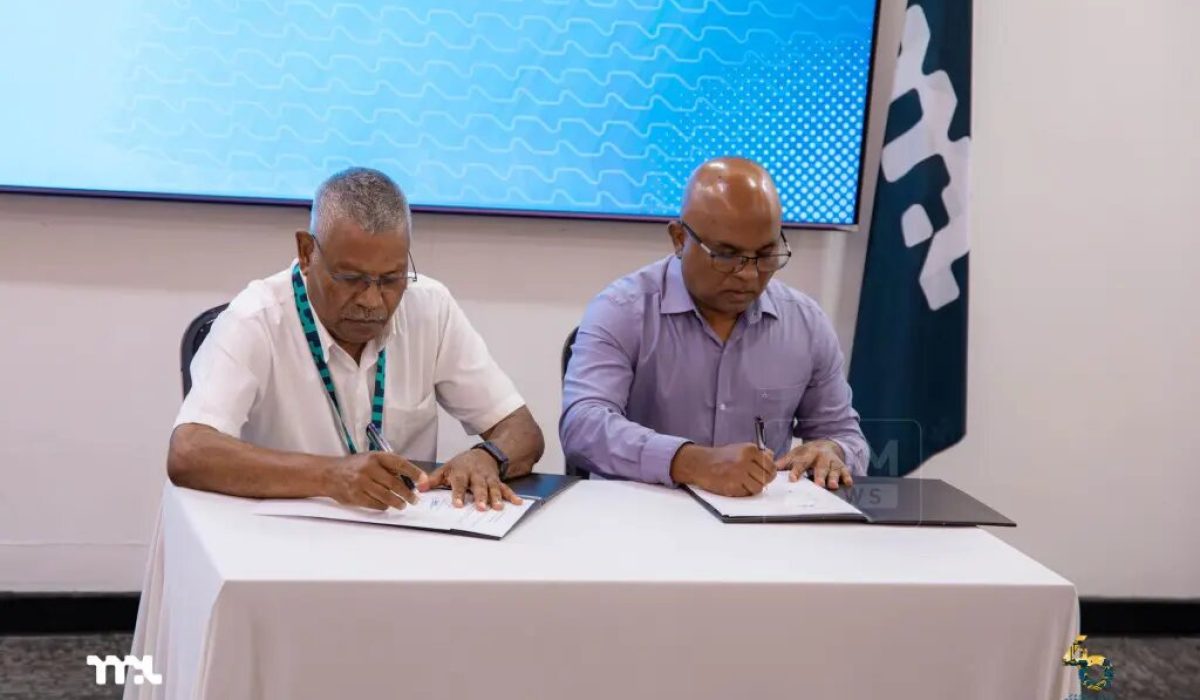 big_f6Fn25DyoMmu8BfKU933HtDqc