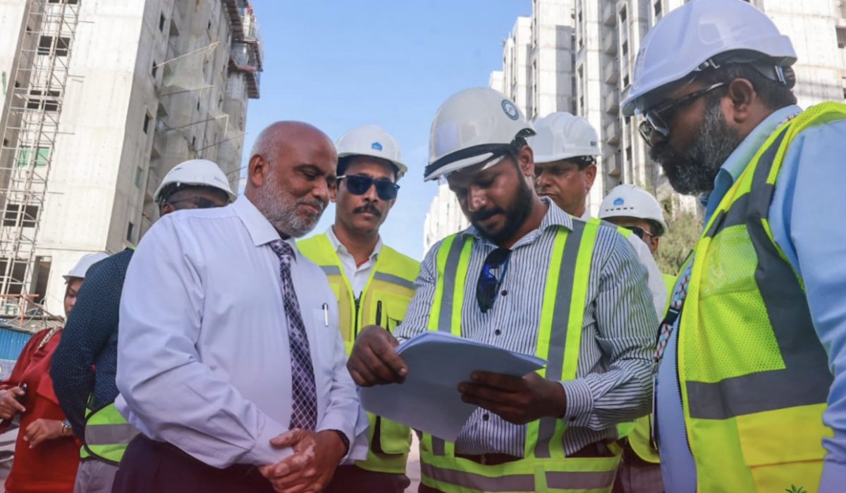 އެފްޑީސީން ހަދާ 4،000 ފުލެޓުގެ މަސައްކަތް މިނިސްޓަރު ހައިދަރު ބައްލަވައިލައްވަނީ -- ފޮޓޯ: ހައުސިންގ މިނިސްޓްރީ މިނިސްޓްރީ