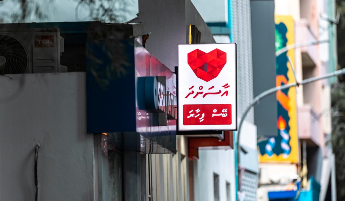 large_172611596322lySF