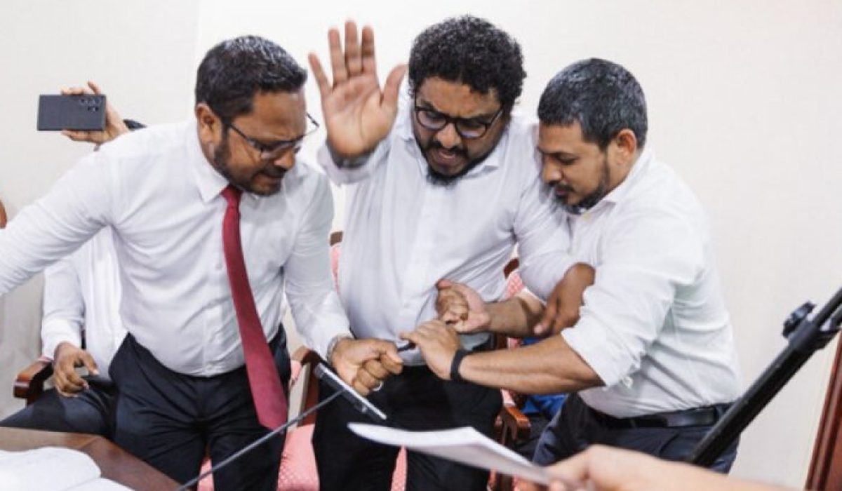 large_175794486320CMiW-700x700